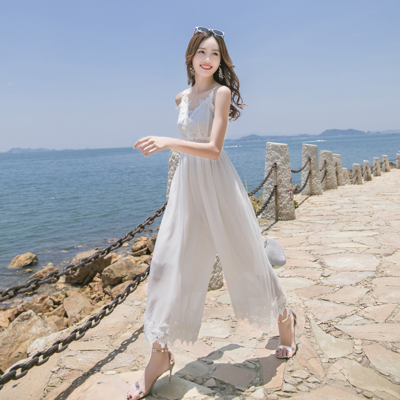 白コーデ 海辺の妖精レースワンピース