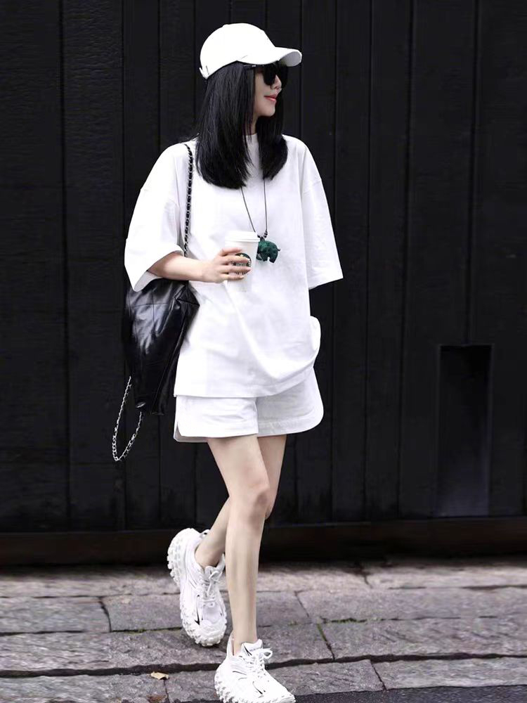 白コーデ シンプル美シルエットショートパンツ