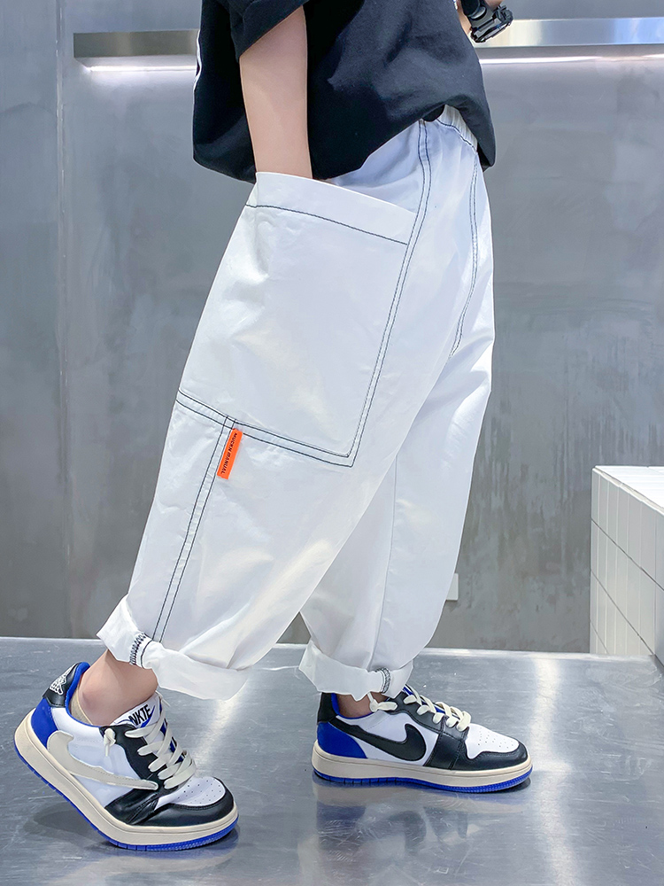白コーデ ステッチデザイン ワイドパンツ