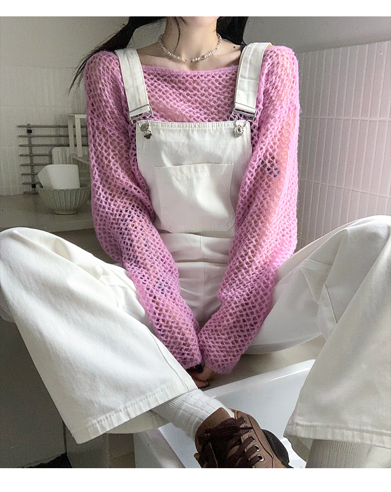 白コーデ ゆったりオーバーオールパンツ