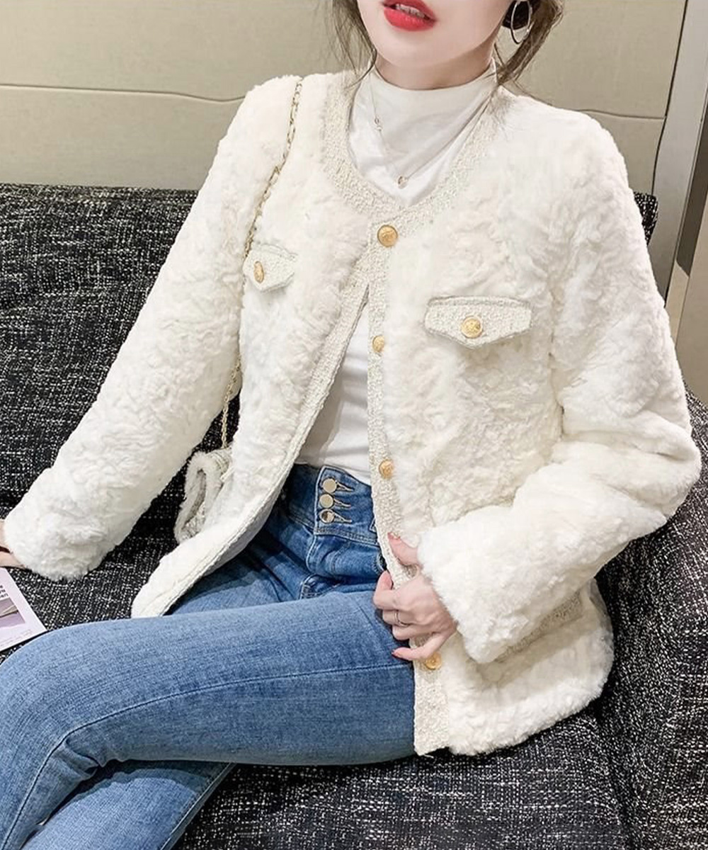白コーデ 白ふわもこボア中綿ジャケット金ボタン秋冬アウター