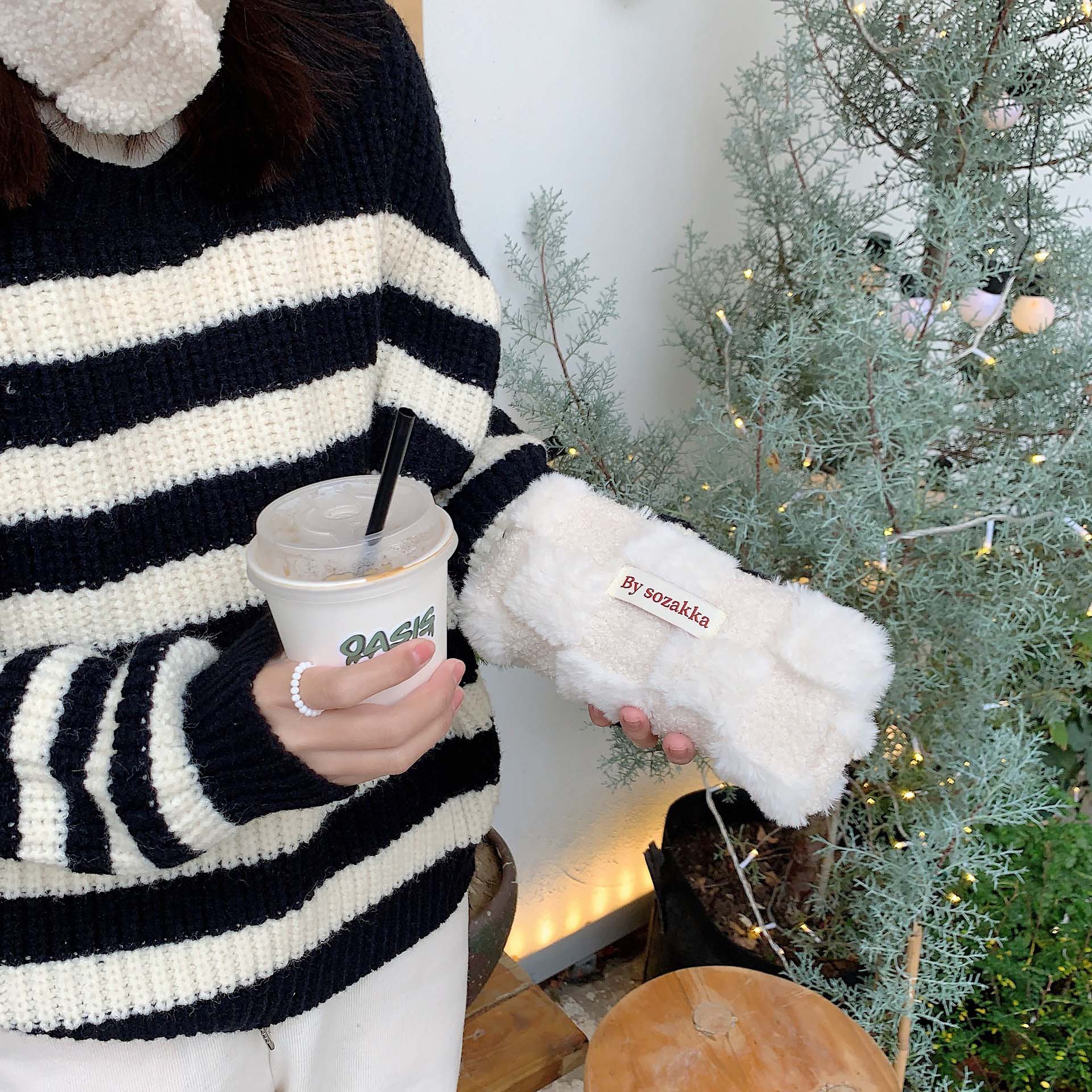 白コーデ もこもこ白トートバッグ ふわふわ素材 ショルダー対応