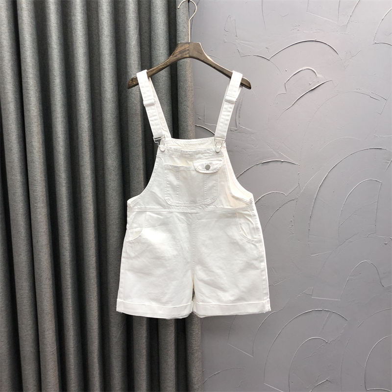 白コーデ ショートサロペット