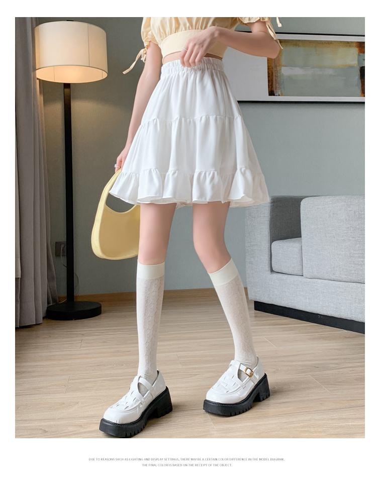 白コーデ フリルティアードミニスカート