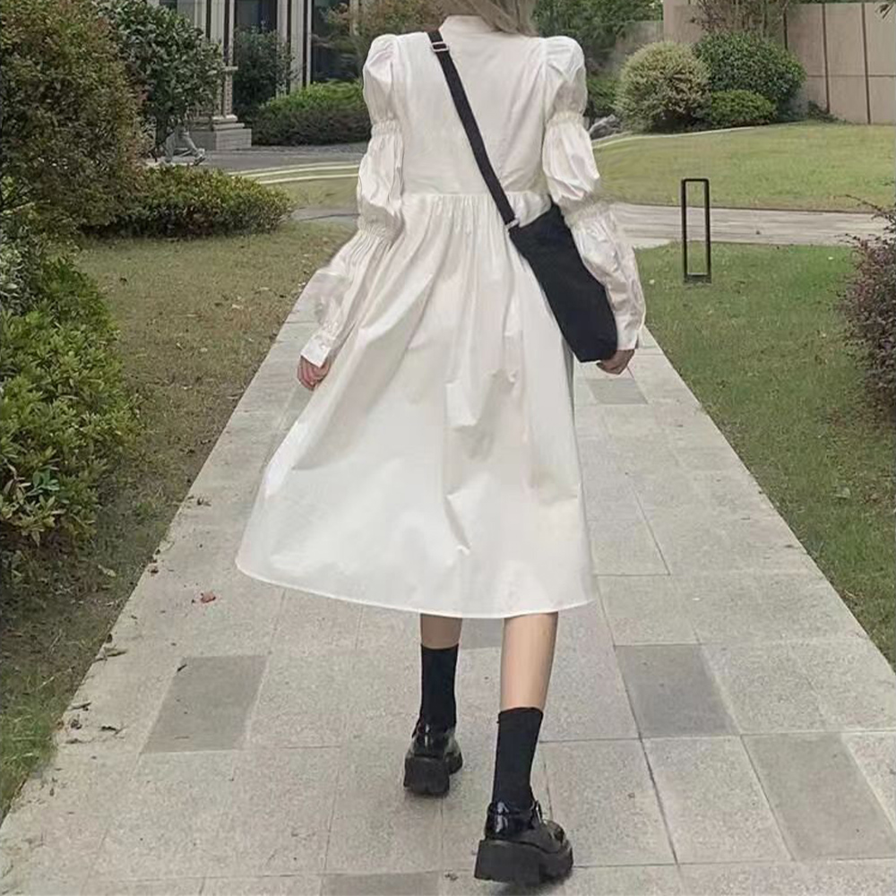白コーデ 白シャツワンピース長袖フェミニンボリューム袖