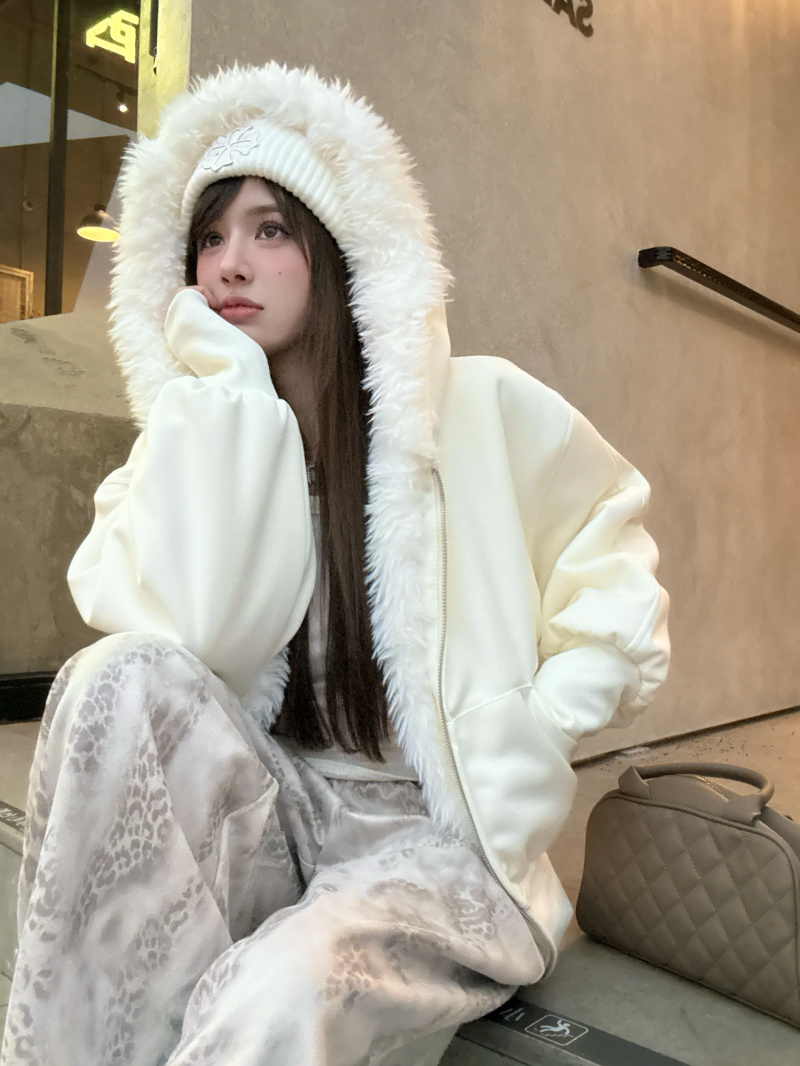 https://fulmo-img-server.com/whiteclass/d9df00f7-83e7-4ae7-9a97-ebe8388d2202.jpg