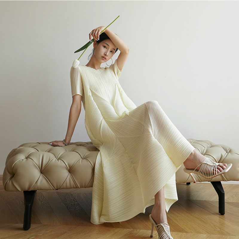 白コーデ プリーツ加工マーメイドロングスカート