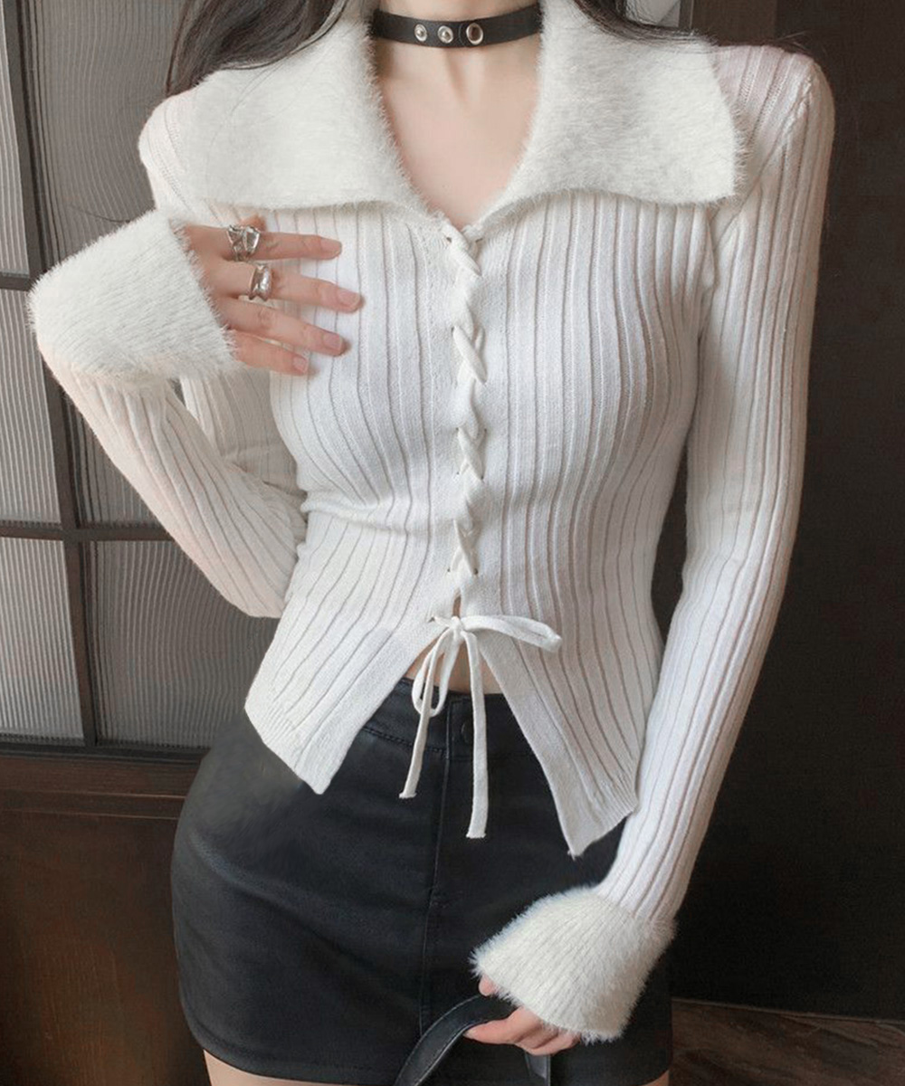 白コーデ ふわもこファー襟 編み上げリブニット 着やせトップス