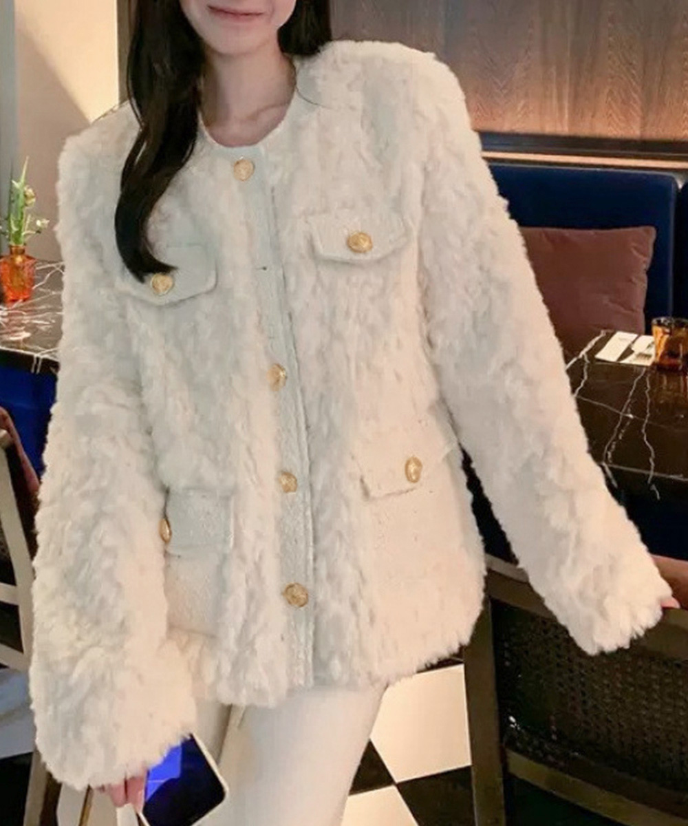 白コーデ 白ふわもこボア中綿ジャケット金ボタン秋冬アウター