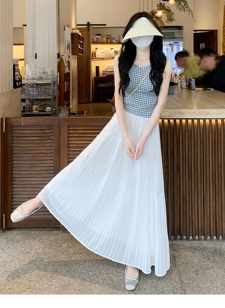 白コーデ ふんわりプリーツロングスカート