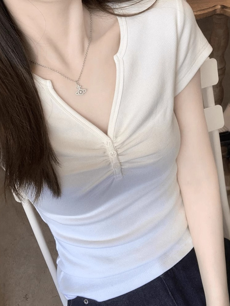 白コーデ 胸元ギャザー入りパフスリーブＴシャツ