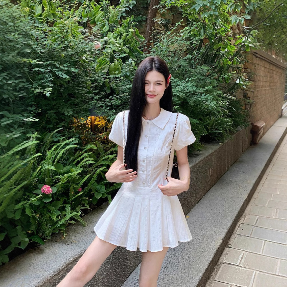 白コーデ 優美な襟付きプリーツワンピース