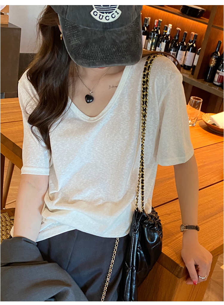 白コーデ なめらか素肌 ゆるシルエット半袖
