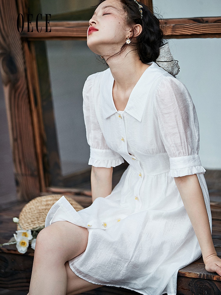 白コーデ 優美な襟付き半袖フレアワンピース