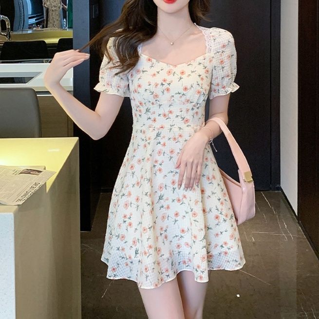 白ワンピース 花柄パフスリーブ スクエアネック ワンピース