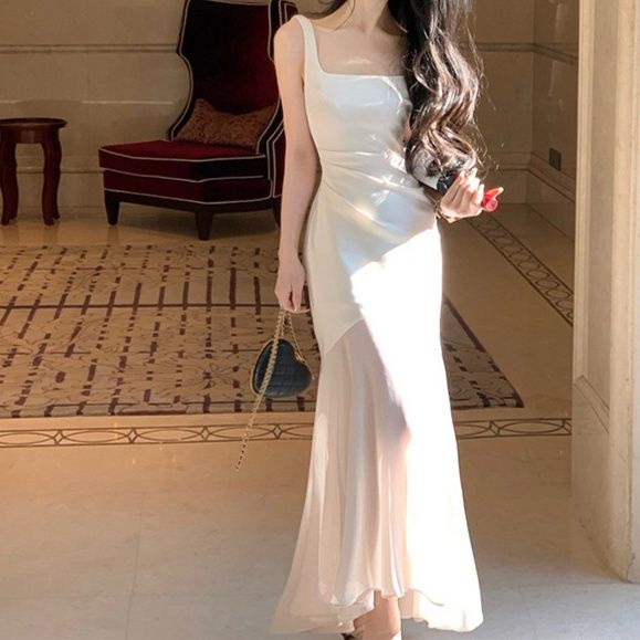 白ワンピース マーメイドシルエット　フィット＆フレアワンピース