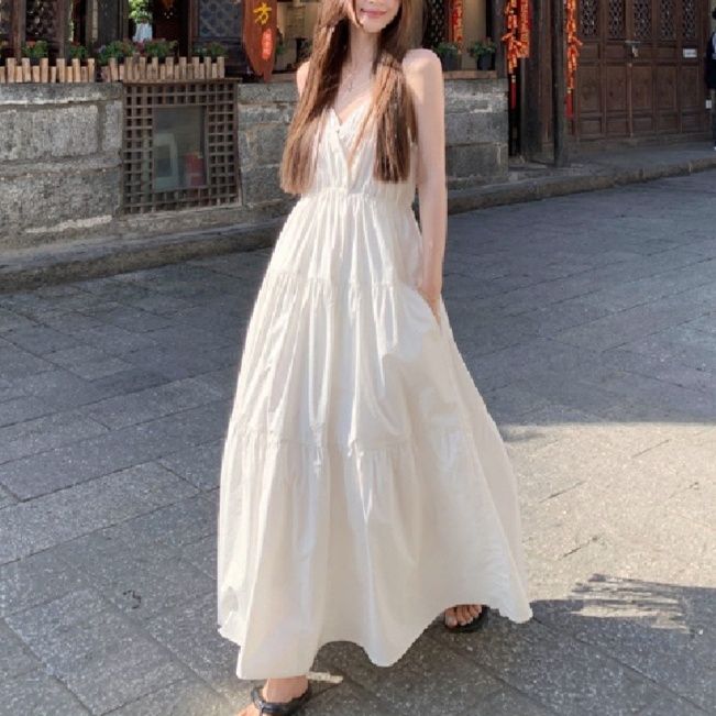 白ワンピース リゾート気分漂う優美なキャミワンピース