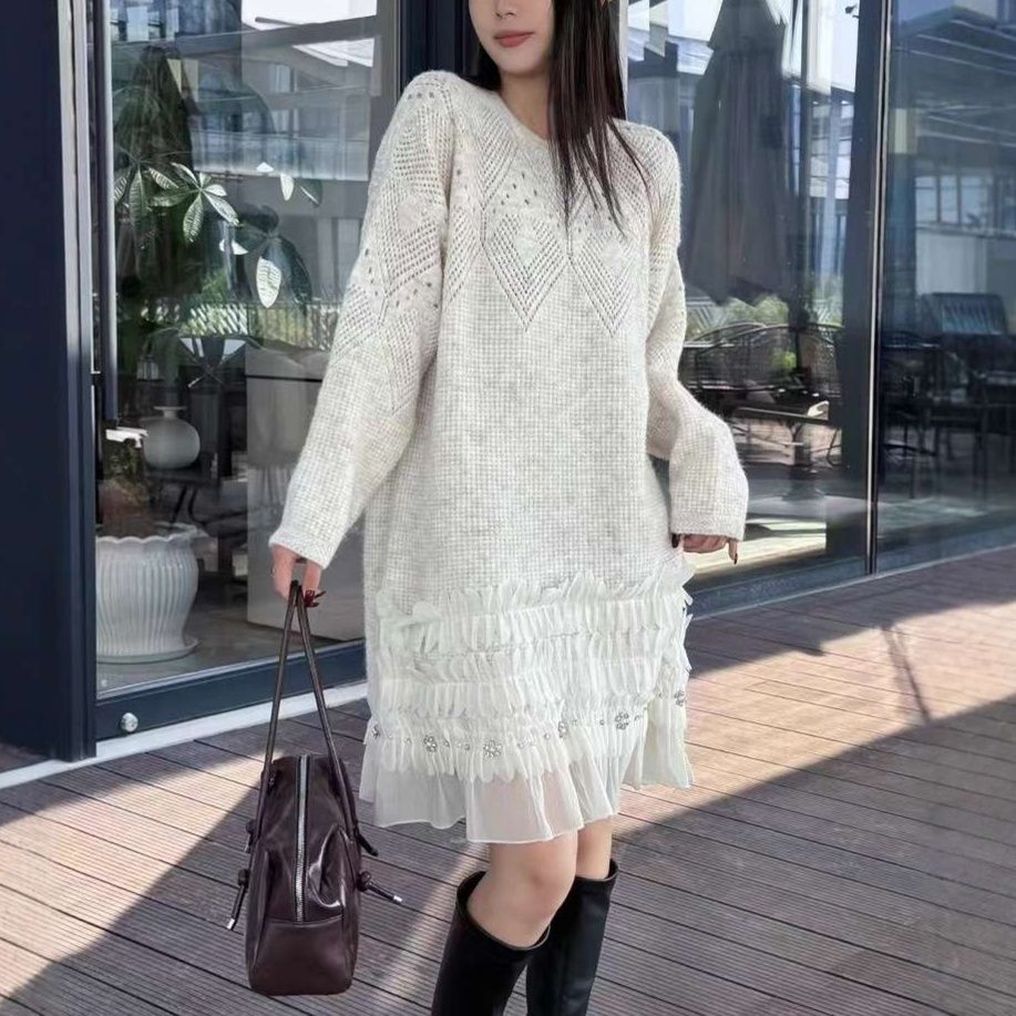 白ワンピース フリル付きニットワンピース