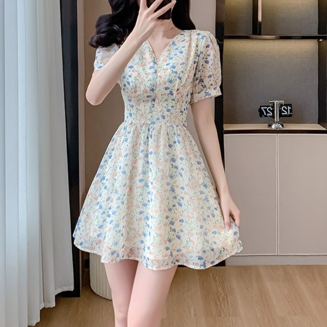 白ワンピース 上品フローラルパフスリーブギャザーワンピース