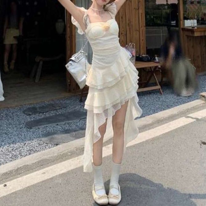 白ワンピース ふんわりティアードラッフルワンピース