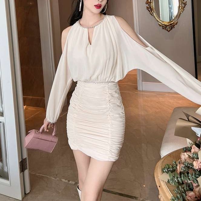 白ワンピース 肩見せデザイン ギャザーミニワンピース