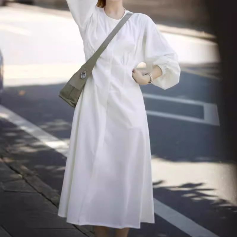 白ワンピース ふんわり袖のミモレ丈リラックスワンピース