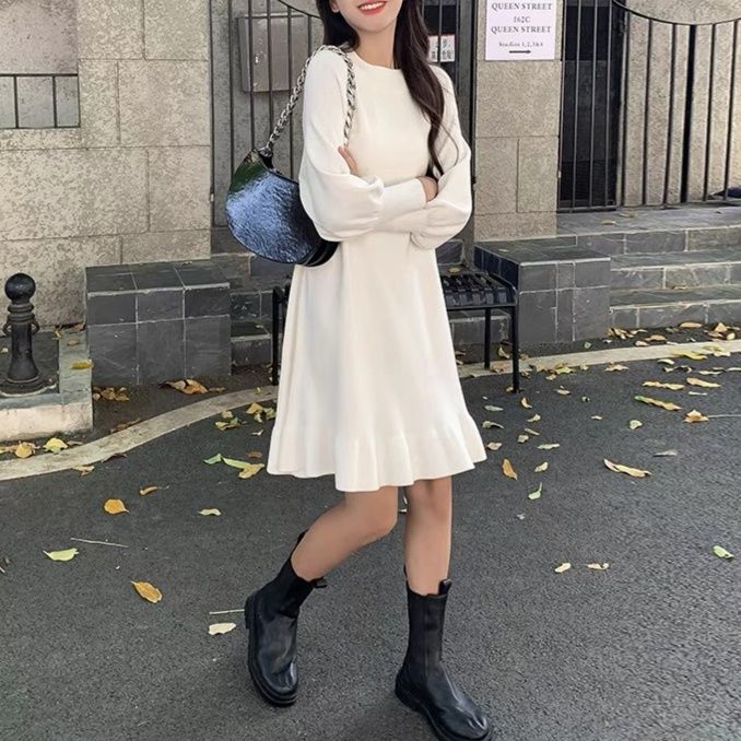 白ワンピース シンプル上品フレアワンピース