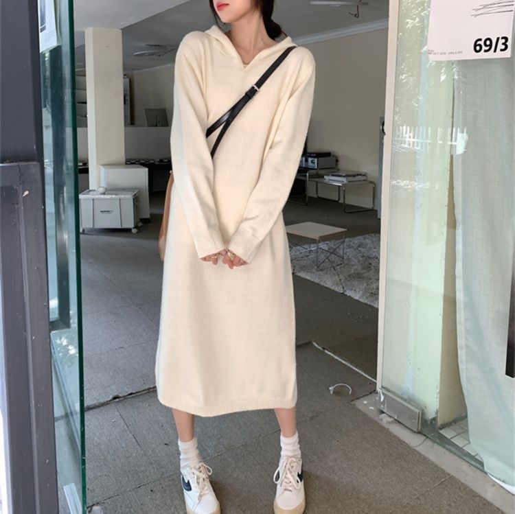 白ワンピース フード付きニットワンピース