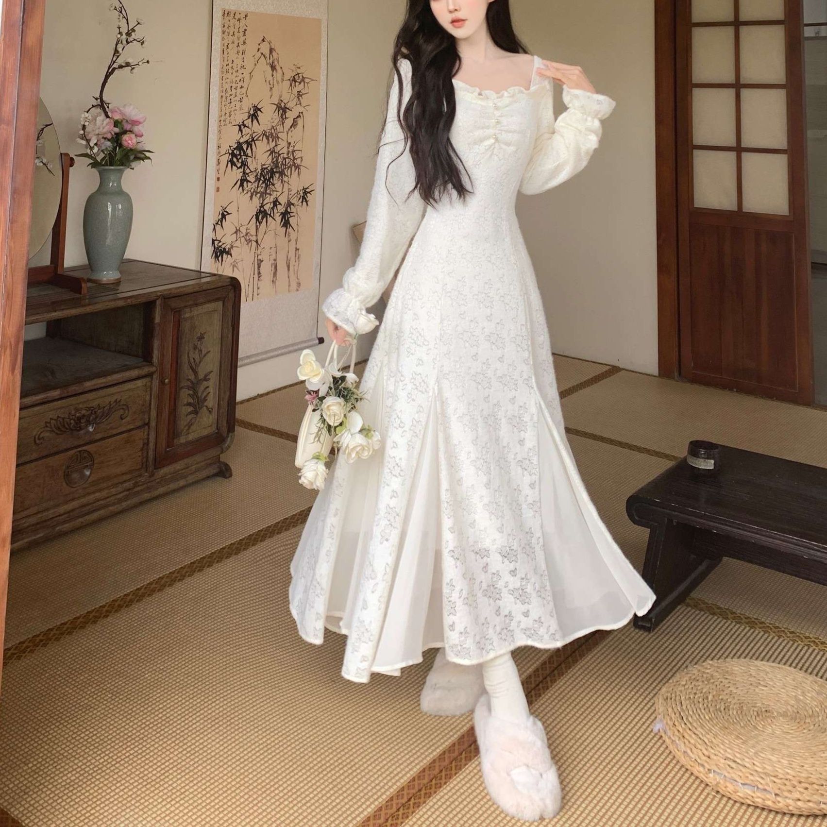 白ワンピース 優美な姫袖レースの華やかワンピース