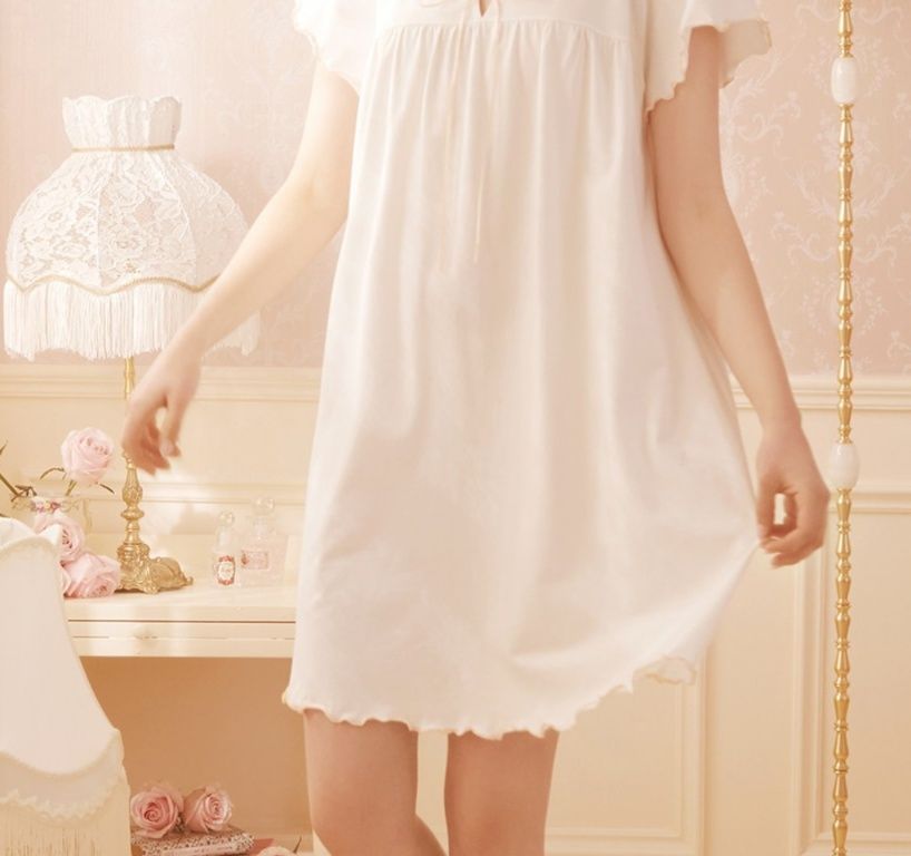 https://fulmo-img-server.com/whitelace/1788411415499_pyvm5i5i_uxv7ir9g.jpeg