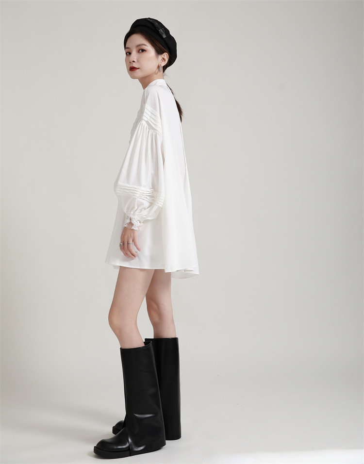 上品な刺繍入り袖ボリューム白ワンピース