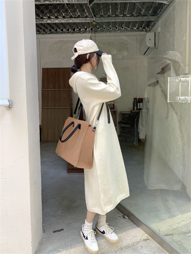 白ワンピース フード付きニットワンピース 肌にやさしい秋冬ロング丈