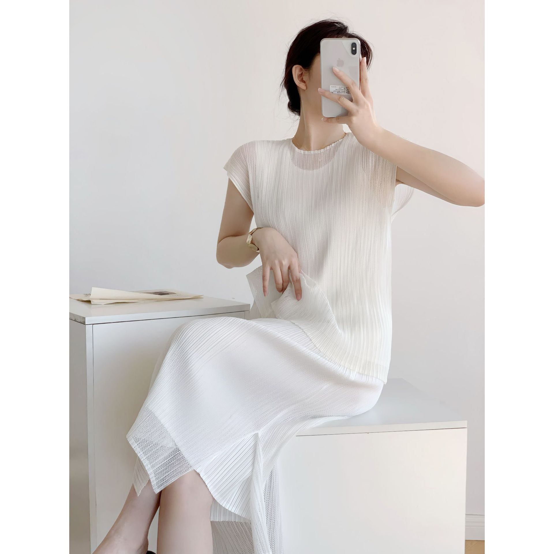 https://fulmo-img-server.com/whitelace/44589802-67e9-48be-b774-0f633fa83b7c.jpg