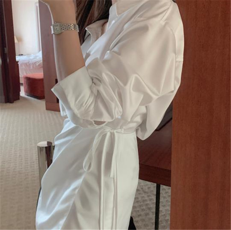 白ワンピース 上品な着こなしが叶う白シャツワンピース