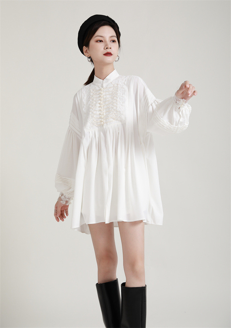 上品な刺繍入り袖ボリューム白ワンピース