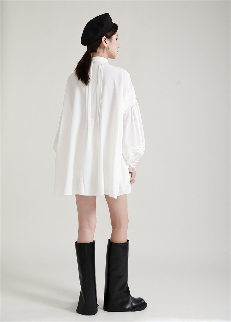 上品な刺繍入り袖ボリューム白ワンピース