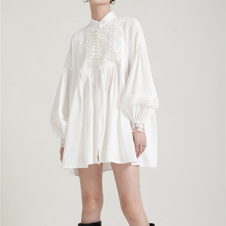 上品な刺繍入り袖ボリューム白ワンピース