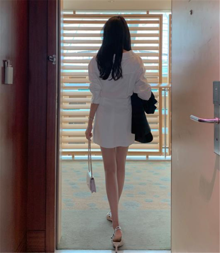 白ワンピース 上品な着こなしが叶う白シャツワンピース