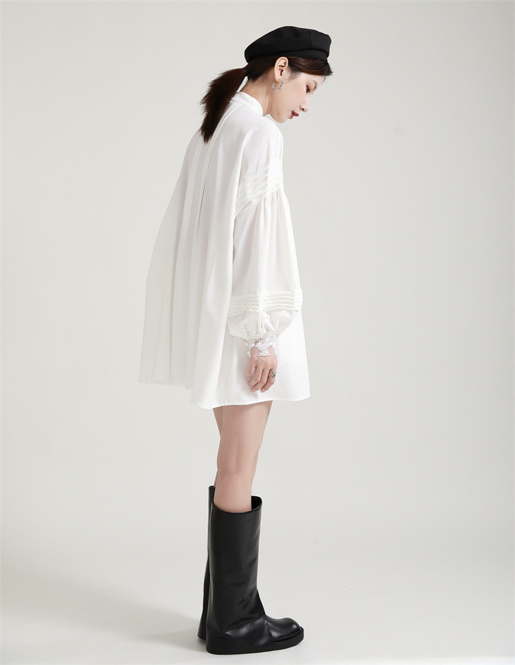 上品な刺繍入り袖ボリューム白ワンピース