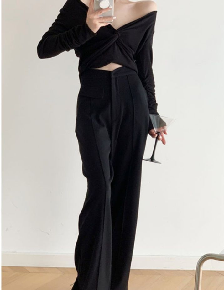 レディースワイドパンツ ハイウエストタックパンツ 流行のワイドシルエット