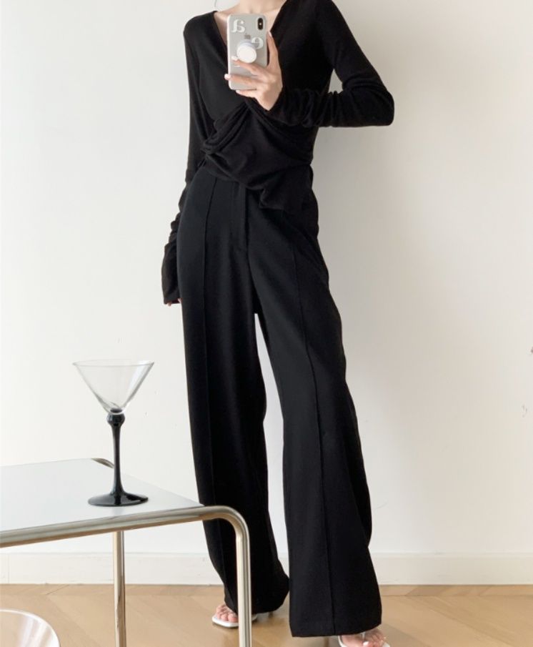 レディースワイドパンツ ハイウエストタックパンツ 流行のワイドシルエット