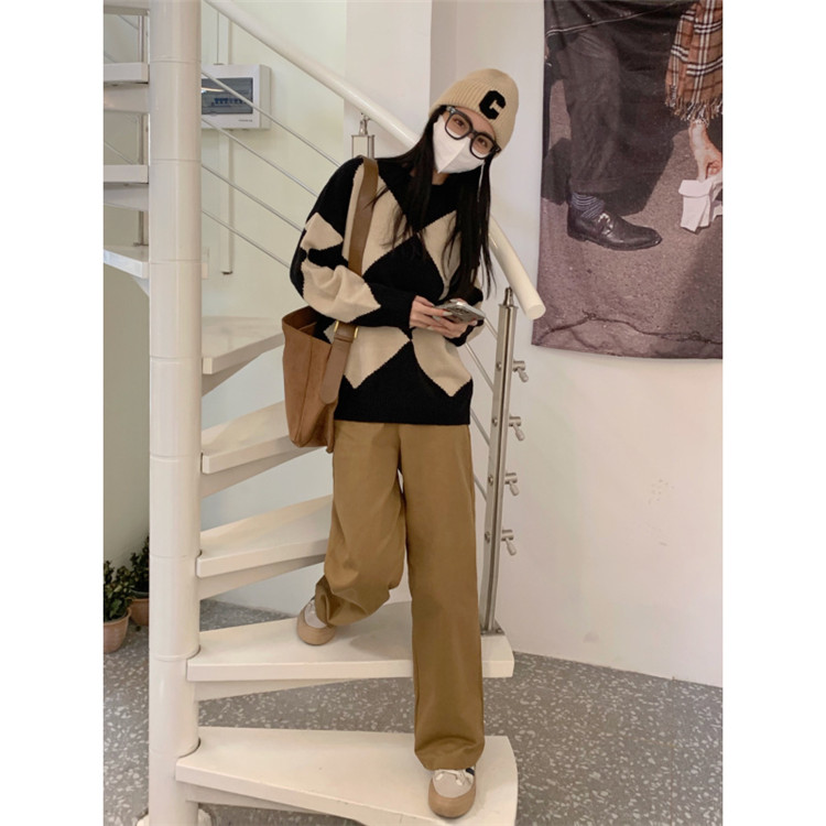 レディースワイドパンツ ひし形柄丸首ニットとチノパンツの上下2点セット