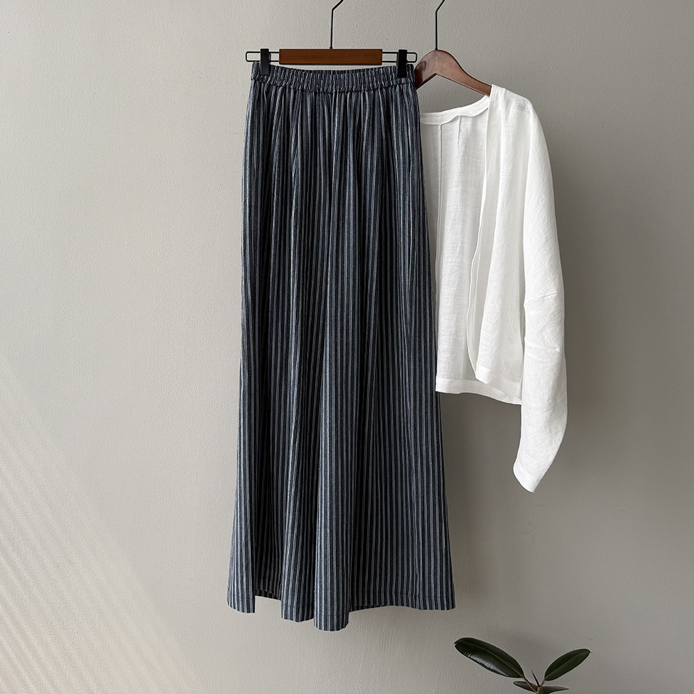 レディースワイドパンツ 縦縞模様のゆったりストレートパンツ