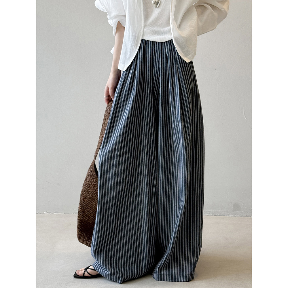 レディースワイドパンツ 縦縞模様のゆったりストレートパンツ