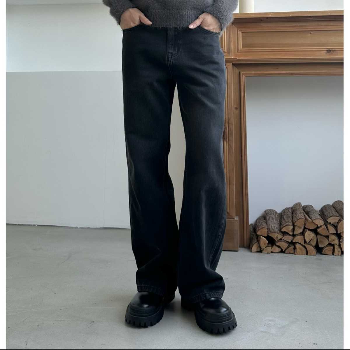 スタイルも履き心地も完璧！メンズの黒デニムワイドパンツ5選