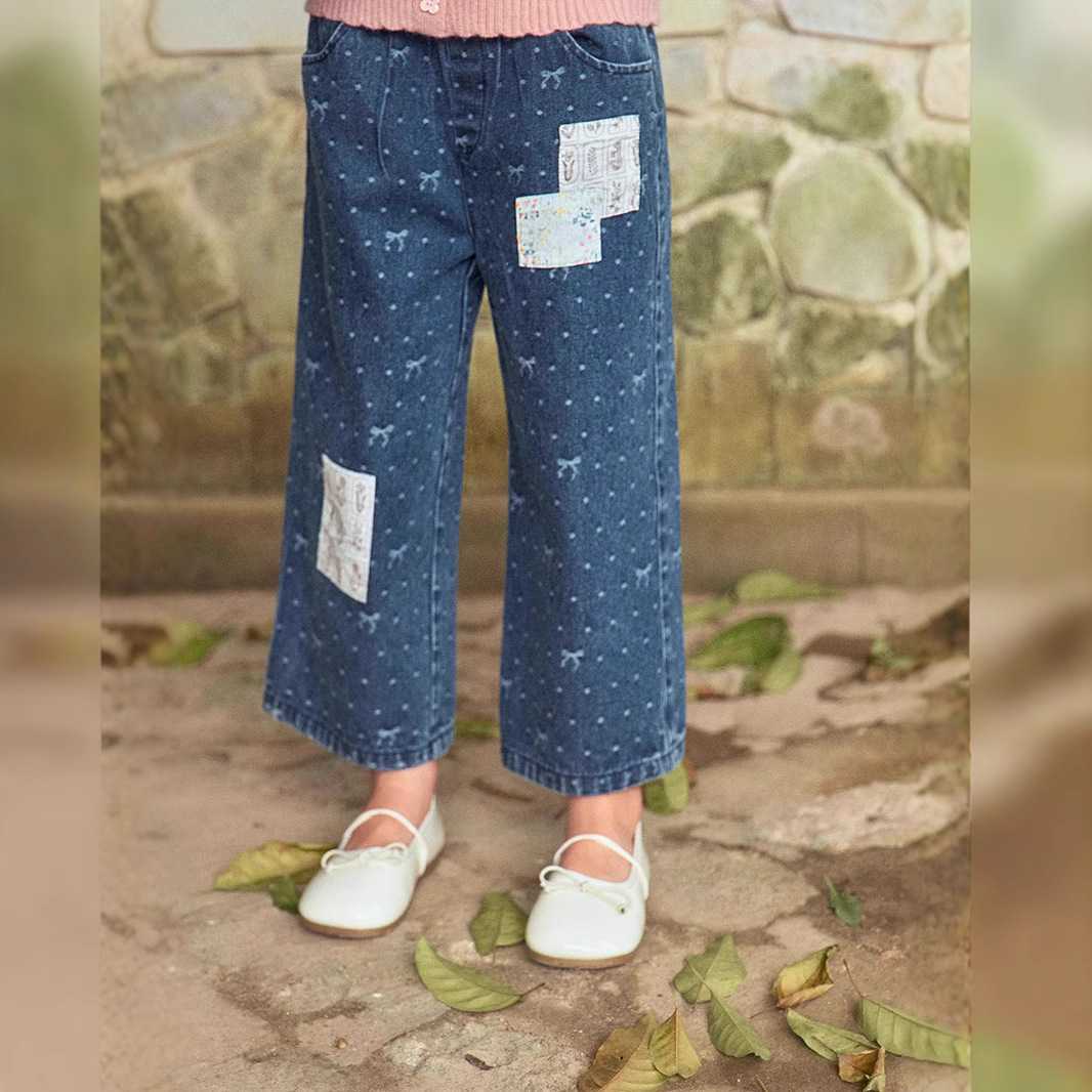 黒デニムワイドパンツレディースで叶える、スタイリッシュな大人コーデ20選