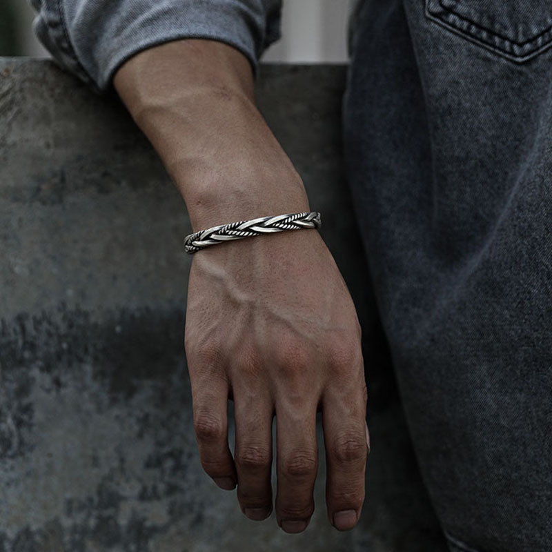 https://fulmo-img-server.com/wriststyle/0263d135-609a-4cce-b495-0f1a1fb4c7f5.jpg
