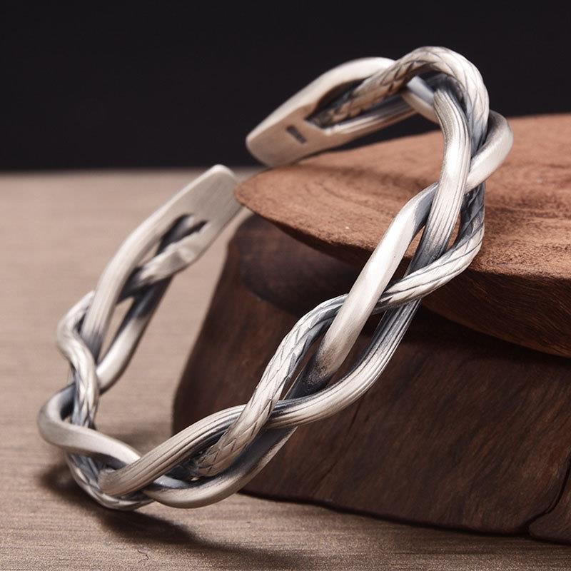https://fulmo-img-server.com/wriststyle/06aa493b-b3ad-4cbe-9b76-507d22b5e9f4.jpg