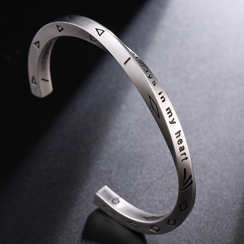https://fulmo-img-server.com/wriststyle/0dd9a13d-bbde-45d1-b46d-307364e7429c.jpg