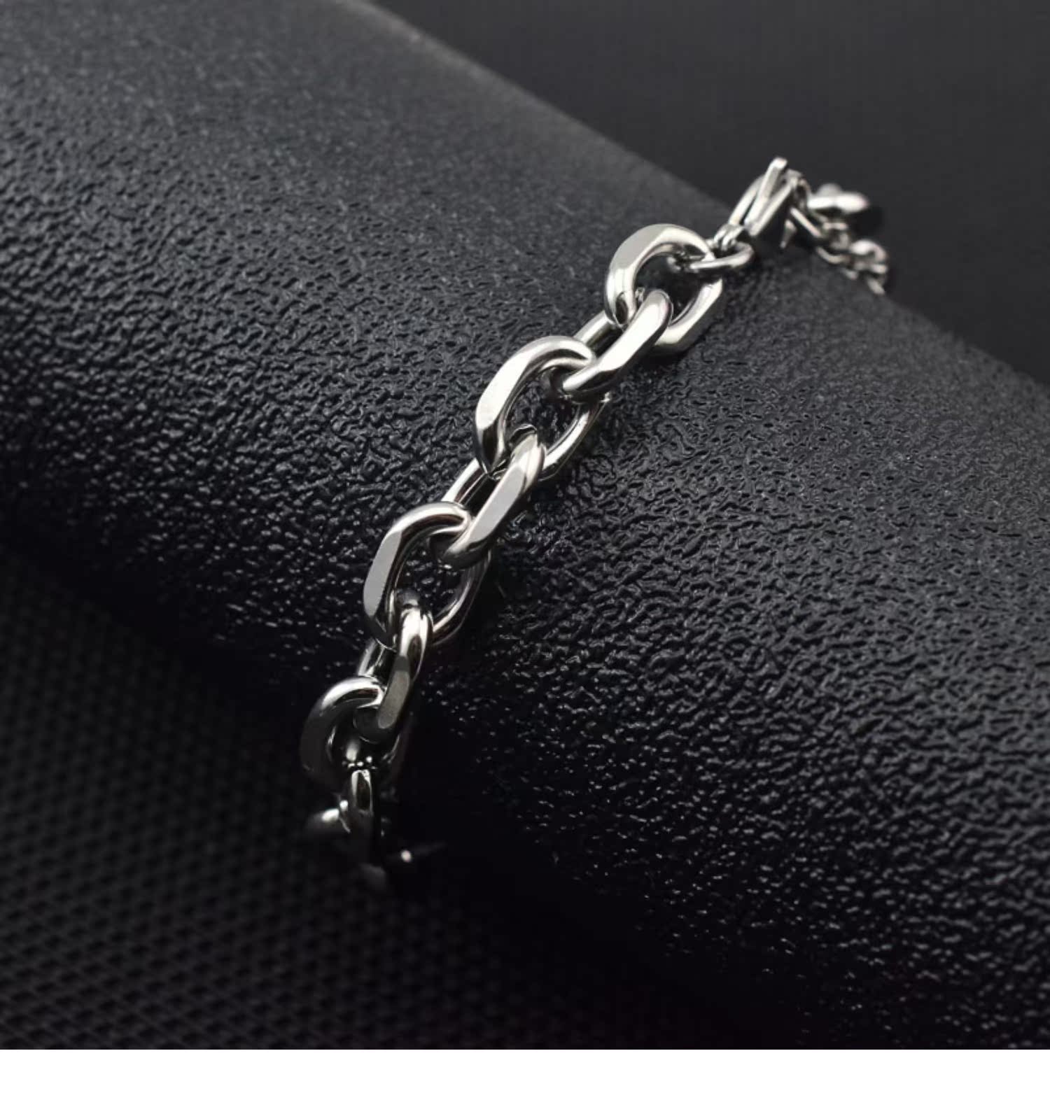メンズブレスレット 重厚感溢れる太鎖編み込みシルバーブレスレット